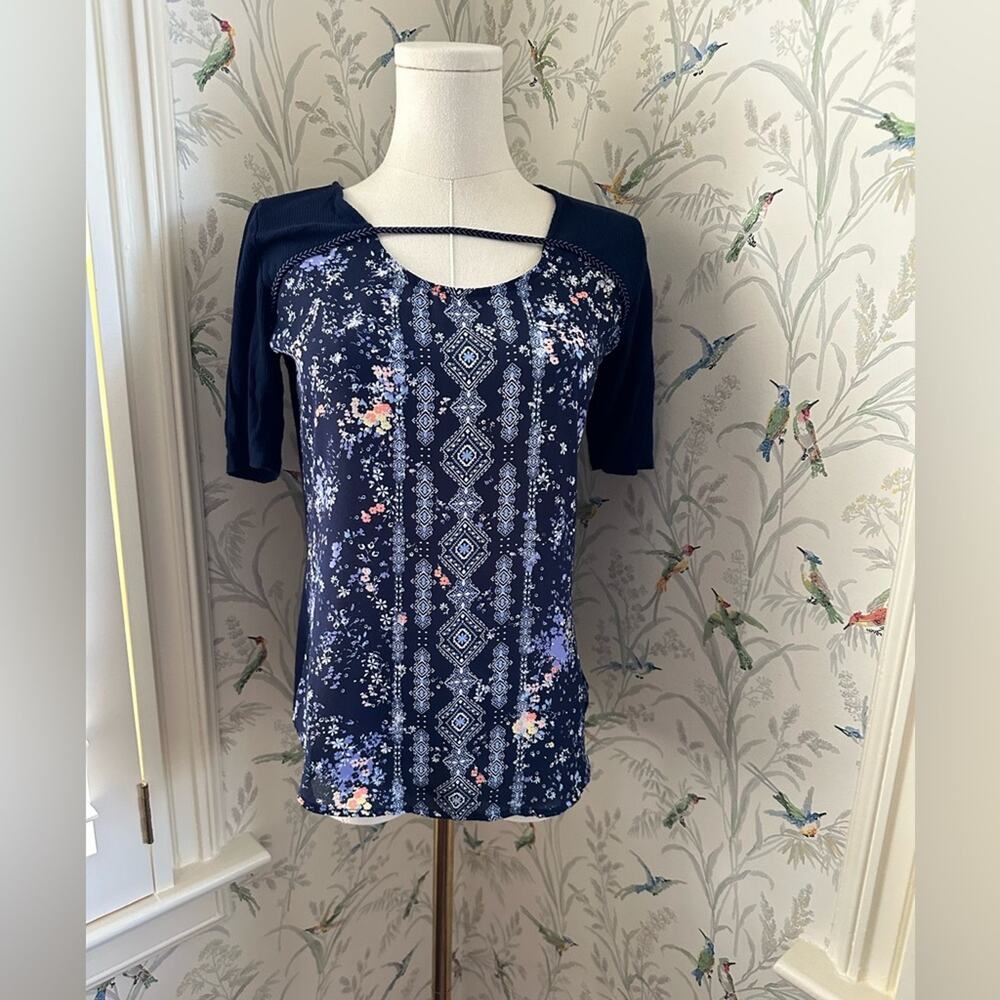 Maurice’s navy blue short sleeves floral top size xs stretchy